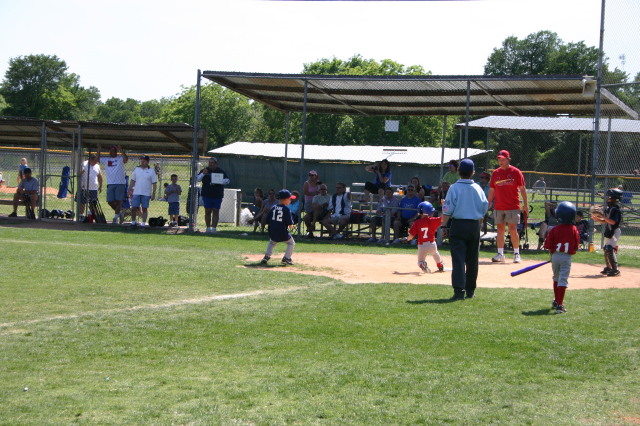 2006/05(May)/Tball-13th/640x480_2006-05-13-Tball-063-Matthew.JPG