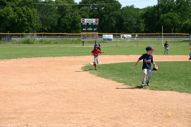 2006-05-13-Tball-086-Gabe.JPG