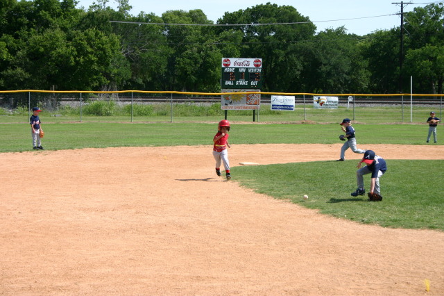 2006/05(May)/Tball-13th/640x480_2006-05-13-Tball-091-Amanda.JPG