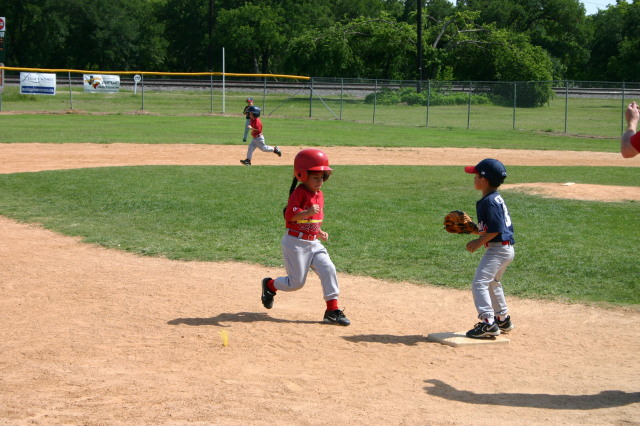 2006/05(May)/Tball-13th/640x480_2006-05-13-Tball-094-Amanda.JPG