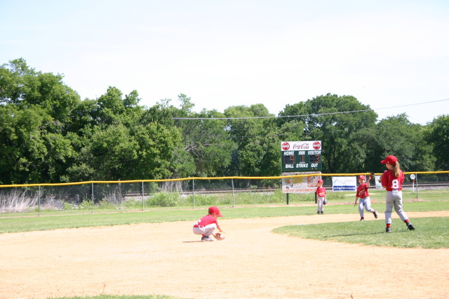 2006/05(May)/Tball-13th/640x480_2006-05-13-Tball-114-Nick.JPG