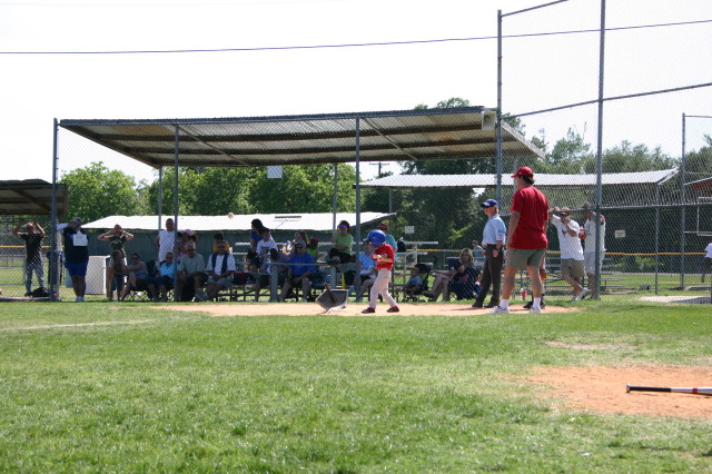 2006/05(May)/Tball-13th/640x480_2006-05-13-Tball-130-Dax.JPG