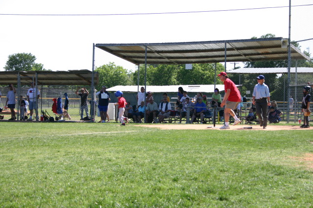 2006/05(May)/Tball-13th/640x480_2006-05-13-Tball-131-Dax.JPG