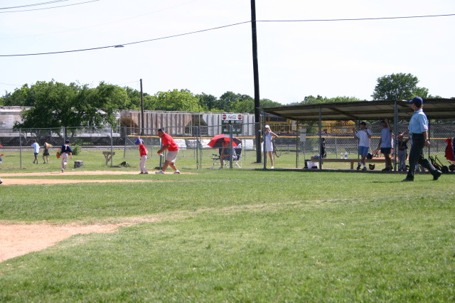 2006/05(May)/Tball-13th/640x480_2006-05-13-Tball-137-Dax.JPG
