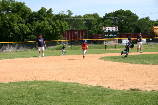 2006-05-13-Tball-145-Dax.JPG