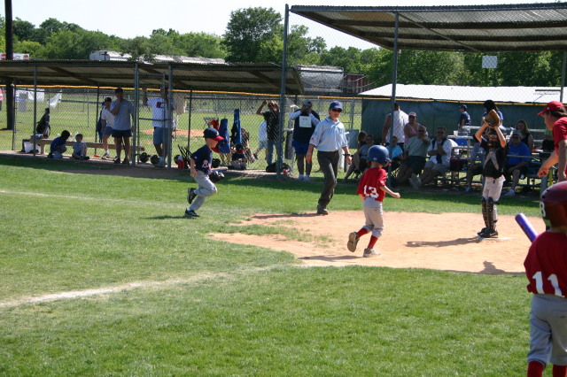 2006/05(May)/Tball-13th/640x480_2006-05-13-Tball-177-Luke.JPG