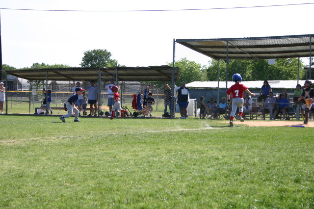 2006/05(May)/Tball-13th/640x480_2006-05-13-Tball-182-Gabe-Matthew.JPG