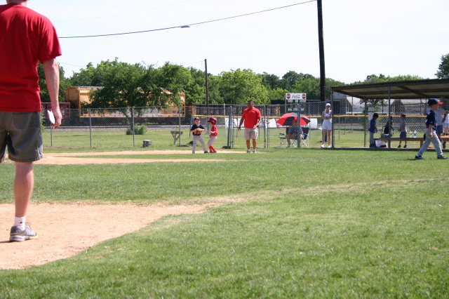 2006/05(May)/Tball-13th/640x480_2006-05-13-Tball-185-Gabe.JPG