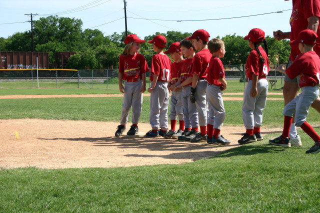 2006/05(May)/Tball-13th/640x480_2006-05-13-Tball-186-shake-hands.JPG