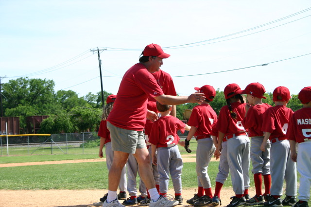 2006/05(May)/Tball-13th/640x480_2006-05-13-Tball-189-shake-hands.JPG