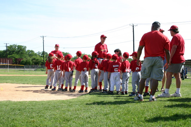 2006/05(May)/Tball-13th/640x480_2006-05-13-Tball-195-shake-hands.JPG