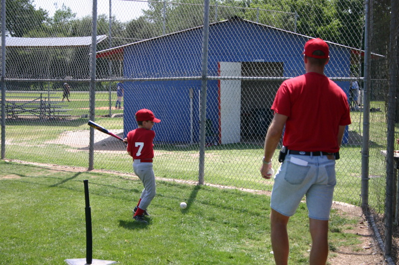 2006/05(May)/Tball-13th/800x600_2006-05-13-Tball-004-Matthew-Travis.JPG