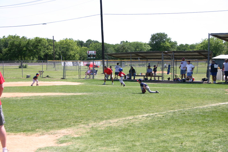 2006/05(May)/Tball-13th/800x600_2006-05-13-Tball-013-Dax.JPG
