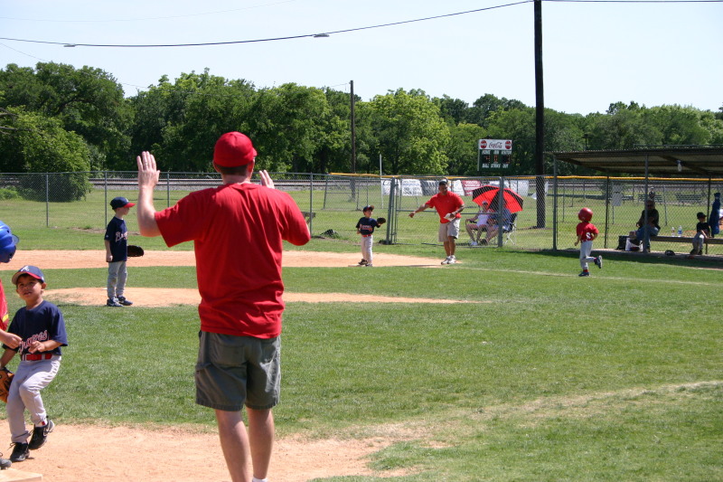 2006/05(May)/Tball-13th/800x600_2006-05-13-Tball-059-Matthew.JPG