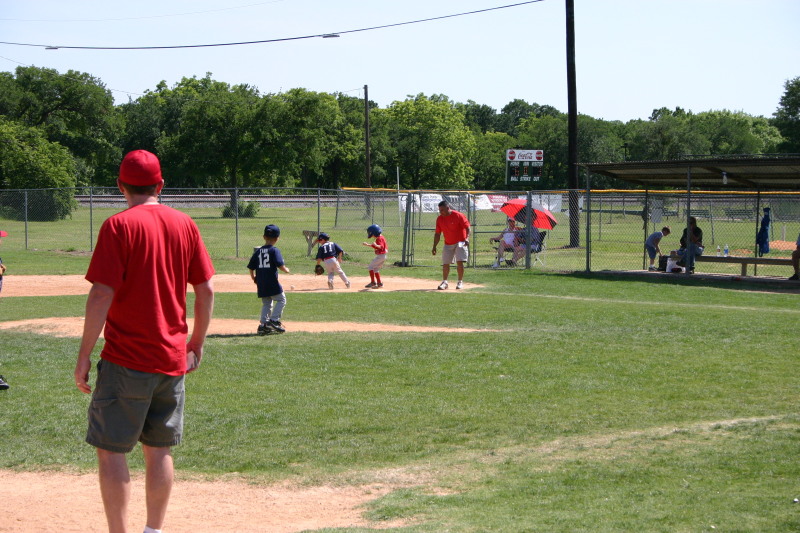 2006/05(May)/Tball-13th/800x600_2006-05-13-Tball-072-Gabe.JPG