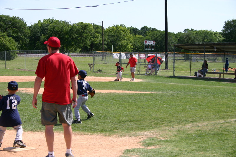 2006/05(May)/Tball-13th/800x600_2006-05-13-Tball-080-Amanda.JPG