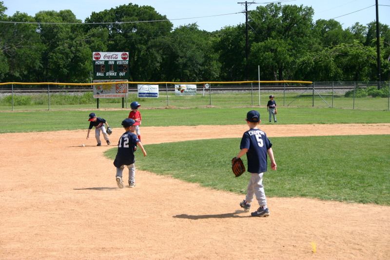 2006/05(May)/Tball-13th/800x600_2006-05-13-Tball-082-Gabe.JPG