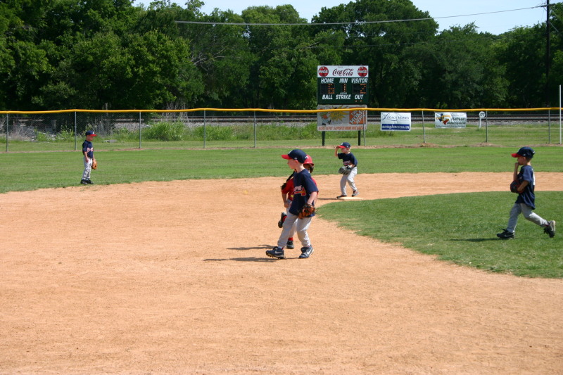 2006/05(May)/Tball-13th/800x600_2006-05-13-Tball-093-Amanda.JPG
