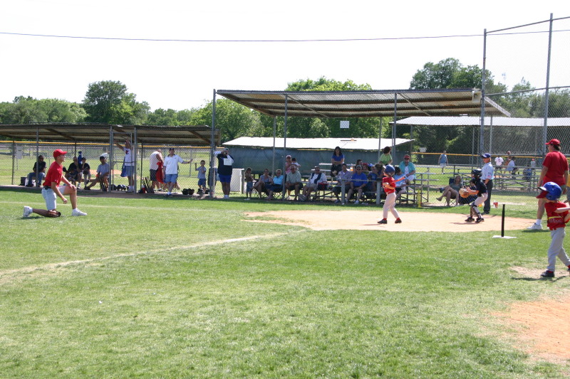 2006/05(May)/Tball-13th/800x600_2006-05-13-Tball-099-Sierra-Travis.JPG