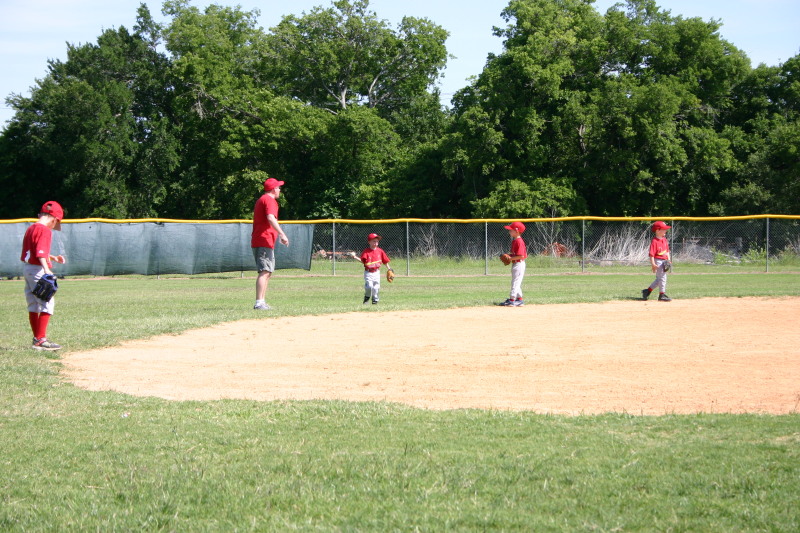2006/05(May)/Tball-13th/800x600_2006-05-13-Tball-116-Gabe-August-Nick-Case.JPG
