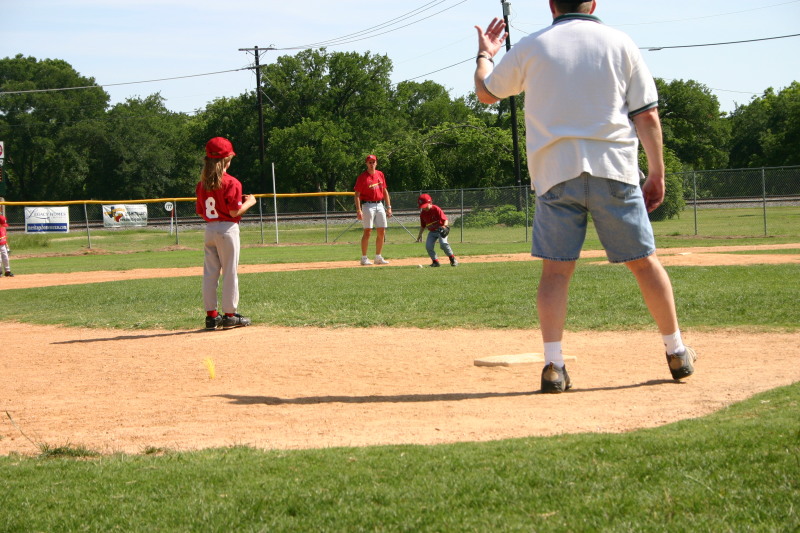 2006/05(May)/Tball-13th/800x600_2006-05-13-Tball-121-Sierra-PaulJR.JPG