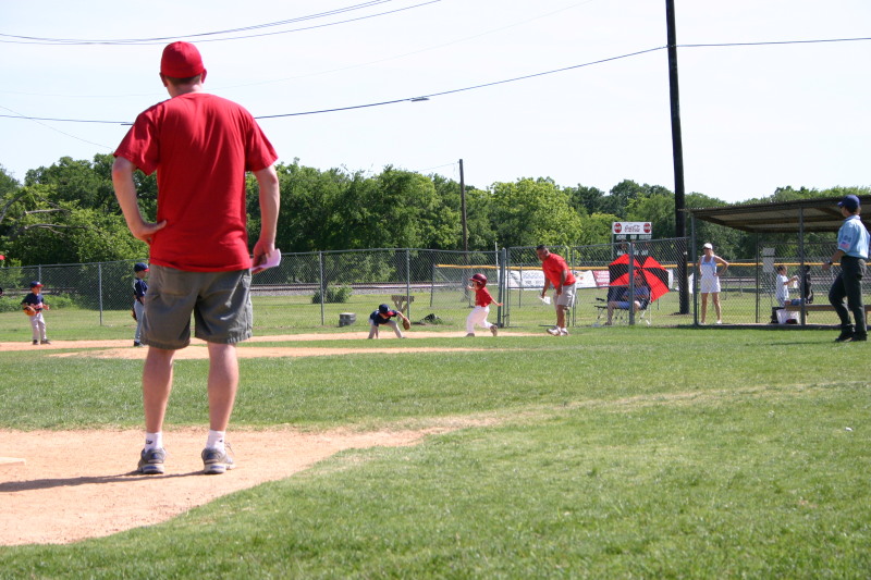 2006/05(May)/Tball-13th/800x600_2006-05-13-Tball-127-Mason.JPG