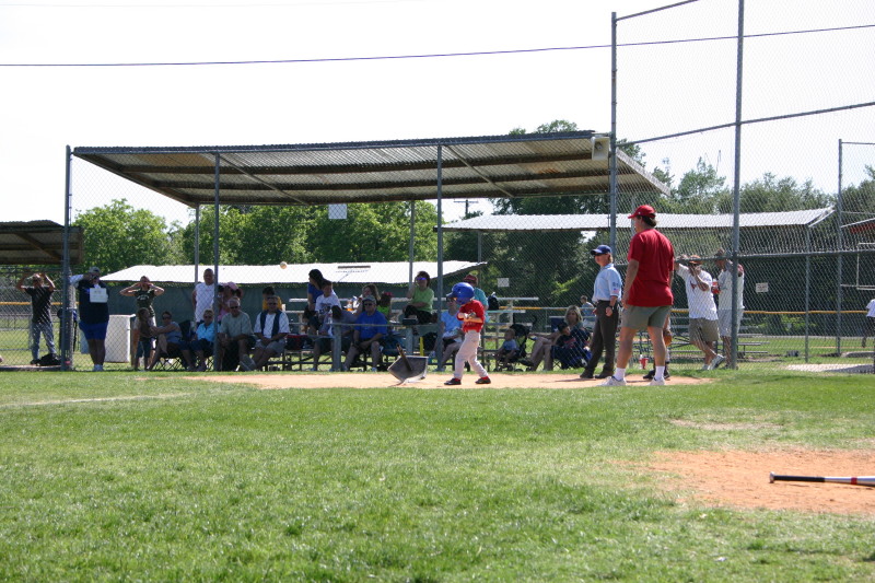 2006/05(May)/Tball-13th/800x600_2006-05-13-Tball-130-Dax.JPG