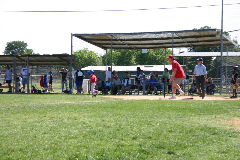 2006/05(May)/Tball-13th/800x600_2006-05-13-Tball-131-Dax.JPG