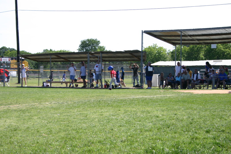 2006/05(May)/Tball-13th/800x600_2006-05-13-Tball-133-Dax.JPG