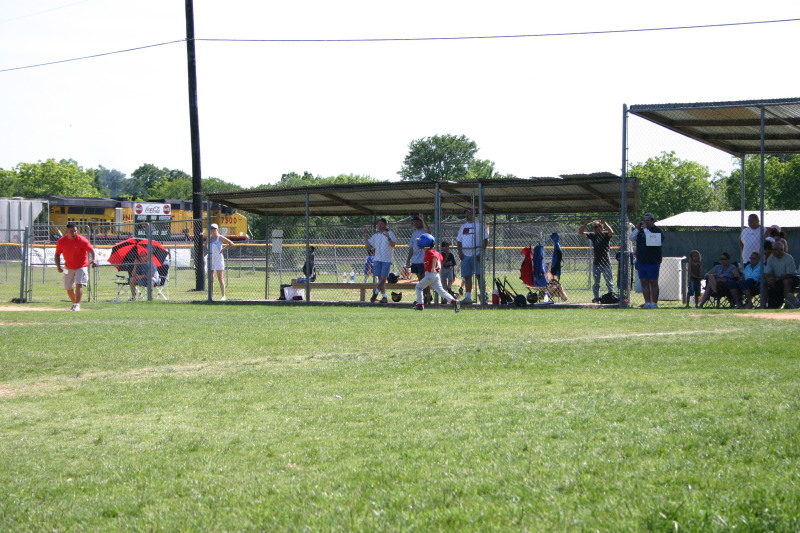 2006/05(May)/Tball-13th/800x600_2006-05-13-Tball-134-Dax.JPG