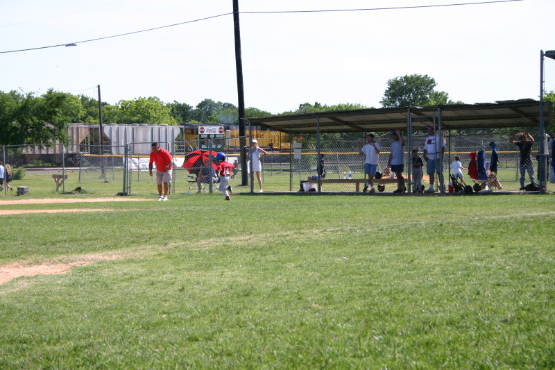 2006/05(May)/Tball-13th/800x600_2006-05-13-Tball-135-Dax.JPG