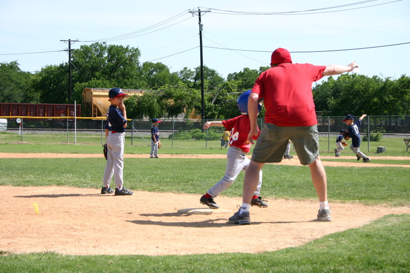 2006/05(May)/Tball-13th/800x600_2006-05-13-Tball-150-Dax.JPG