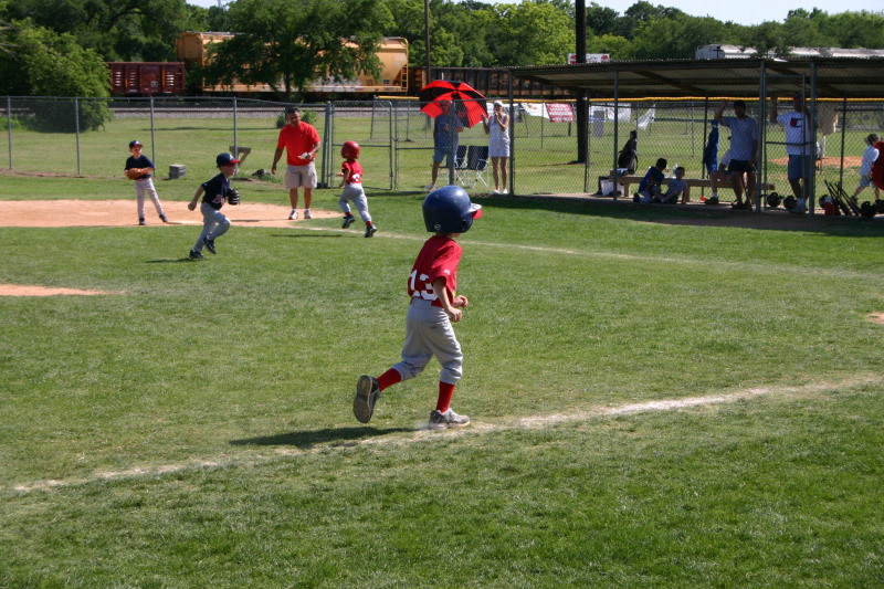 2006/05(May)/Tball-13th/800x600_2006-05-13-Tball-175-Luke.JPG