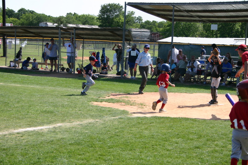 2006/05(May)/Tball-13th/800x600_2006-05-13-Tball-177-Luke.JPG