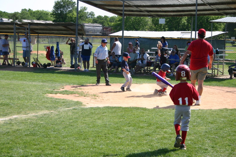 2006/05(May)/Tball-13th/800x600_2006-05-13-Tball-178-Luke.JPG