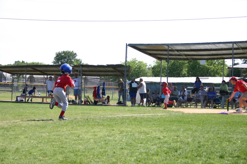 2006/05(May)/Tball-13th/800x600_2006-05-13-Tball-179-Matthew-Gabe.JPG