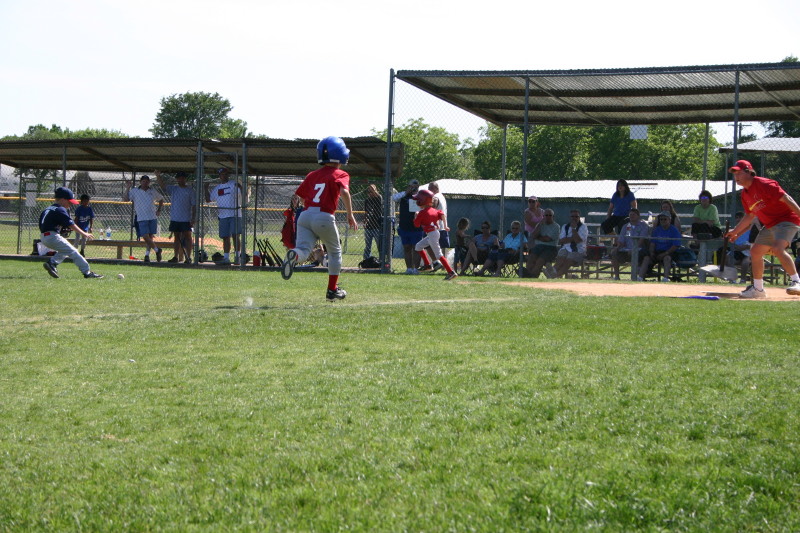 2006/05(May)/Tball-13th/800x600_2006-05-13-Tball-180-Gabe.JPG