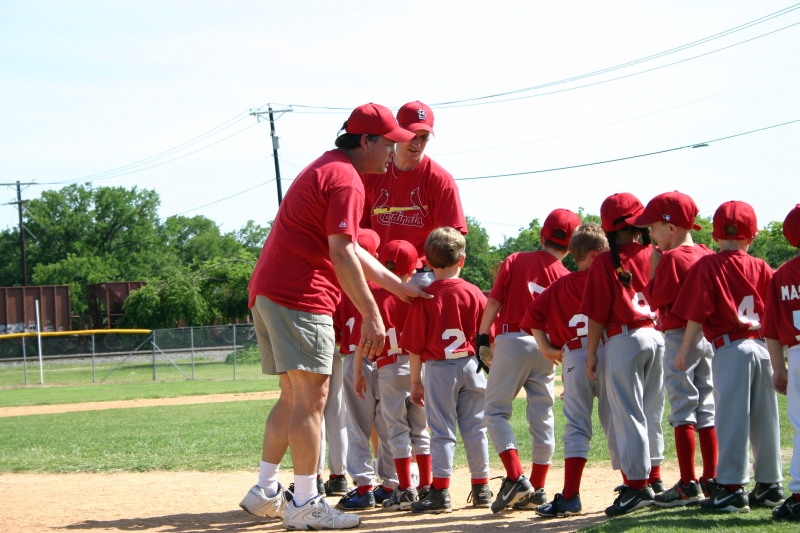 2006/05(May)/Tball-13th/800x600_2006-05-13-Tball-188-shake-hands.JPG