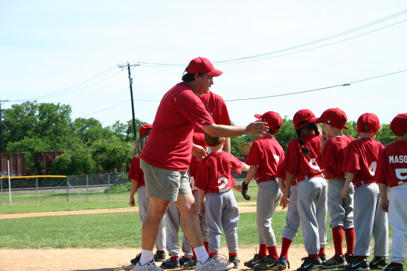 2006/05(May)/Tball-13th/800x600_2006-05-13-Tball-189-shake-hands.JPG
