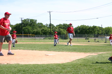 2006-05-13-Tball-124-Dax-Travis-Nick.JPG