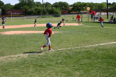 2006-05-13-Tball-173-Luke.JPG