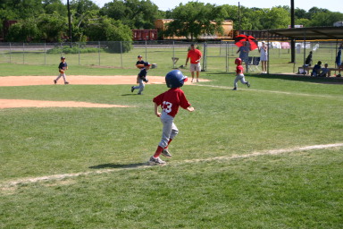 2006-05-13-Tball-174-Luke.JPG