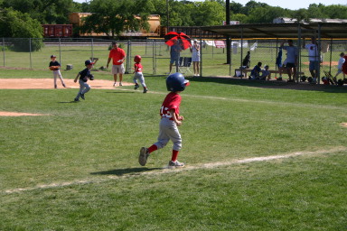 2006-05-13-Tball-175-Luke.JPG