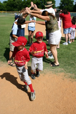 2006-05-13-Tball-205-tunnel-Luke-Brandon.JPG