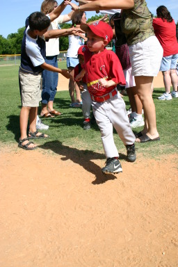 2006-05-13-Tball-208-tunnel-August.JPG