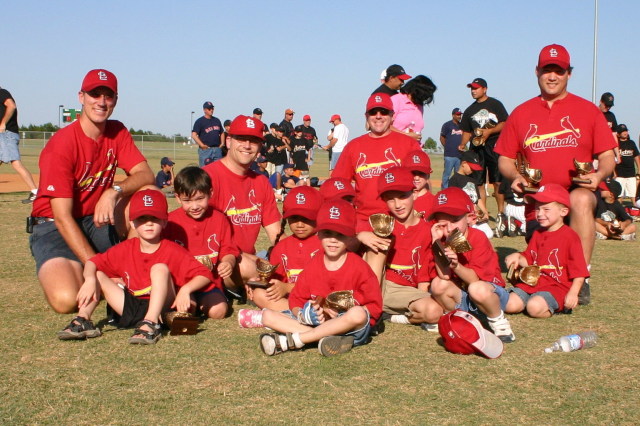 2006/05(May)/Tball-19th-closing-ceremonies/640x480_2006-05-19-Tball-closing-ceremonies-07.JPG