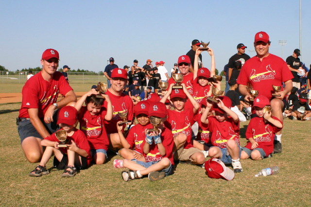 2006/05(May)/Tball-19th-closing-ceremonies/640x480_2006-05-19-Tball-closing-ceremonies-10.JPG