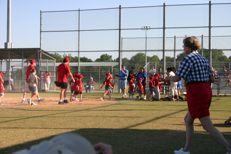 2006/05(May)/Tball-19th-closing-ceremonies/2006-05-19-Tball-closing-ceremonies-01.JPG