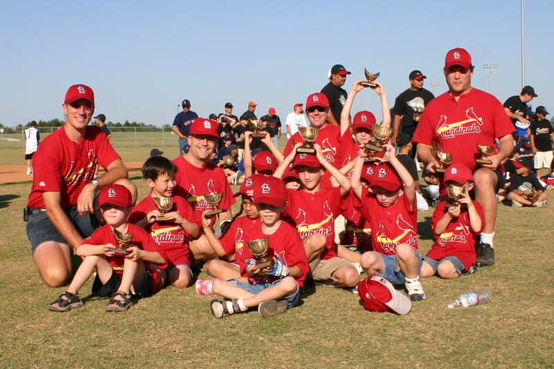 2006/05(May)/Tball-19th-closing-ceremonies/800x600_2006-05-19-Tball-closing-ceremonies-08.JPG