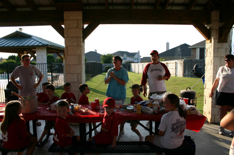 2006/05(May)/Tball-party/800x600_2006-05-23-Tball-party-07.JPG